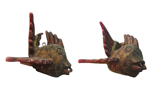 5209 - Hanging Carving of a Piranha, Image 1.