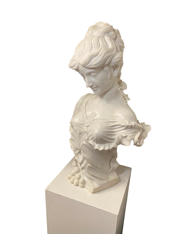 4267 - Marble Bust of Young Woman by Unknown, Image 1.