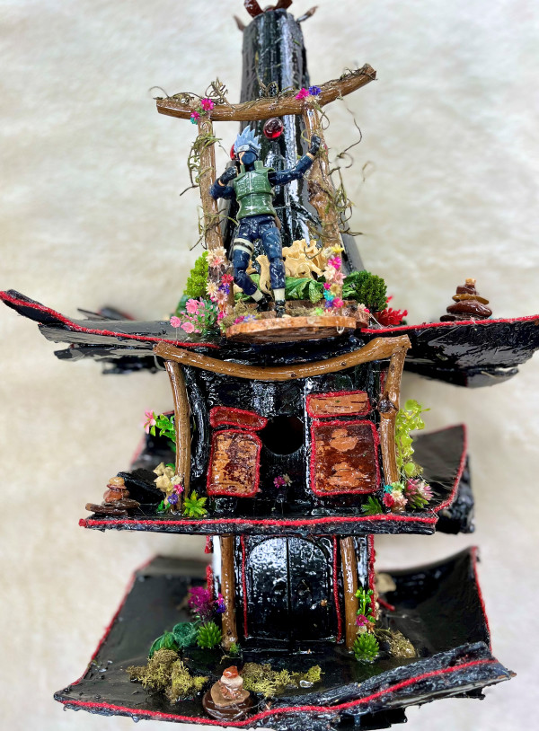 SCULPTURE & ASSEMBLAGE HONORABLE MENTION – Kakashi Under the Torii Gate by Tamara Havermahl
