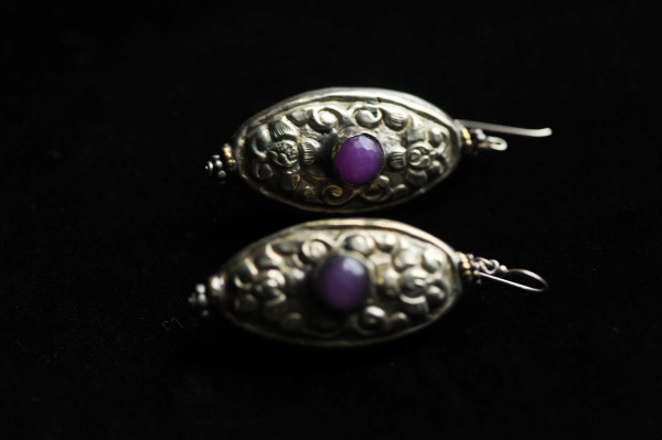Silver Earrings with Amethysts – Tibet by Marijim Thoene