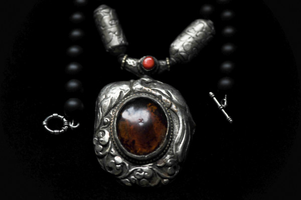 Peacock with Amber Stone Pendant – Tibet by Marijim Thoene
