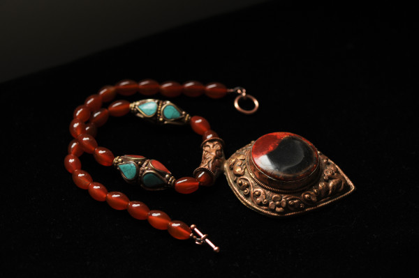 Agate in Copper Necklace – Tibet by Marijim Thoene