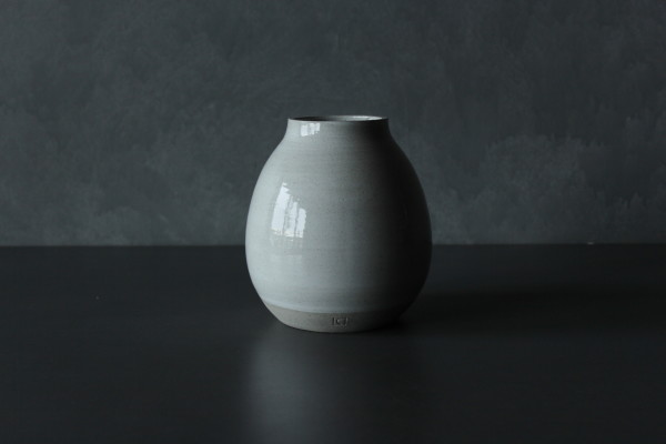 Riverstone Vase / White / 104 by Clyde Arnott
