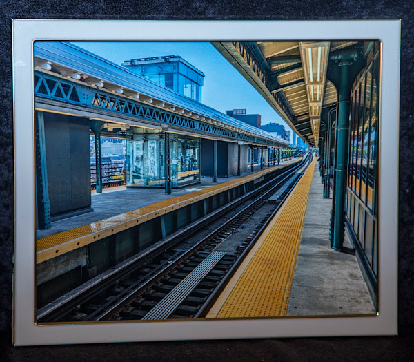 Astoria Blvd Subway Station by Alexsey Pankou
