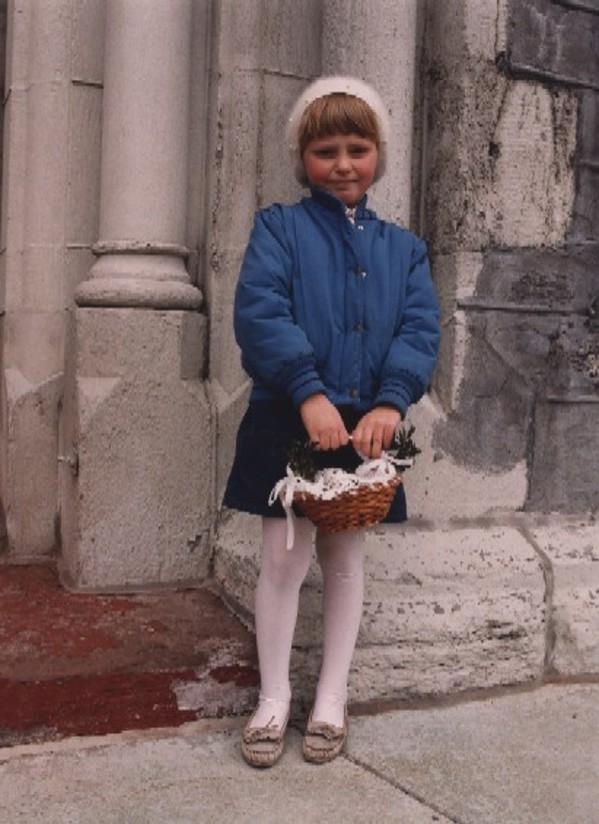 Swienconka: girl by Marion Faller