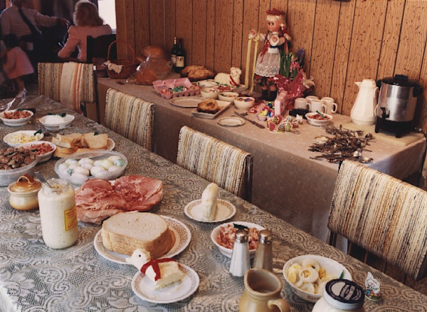 Swienconka: table by Marion Faller