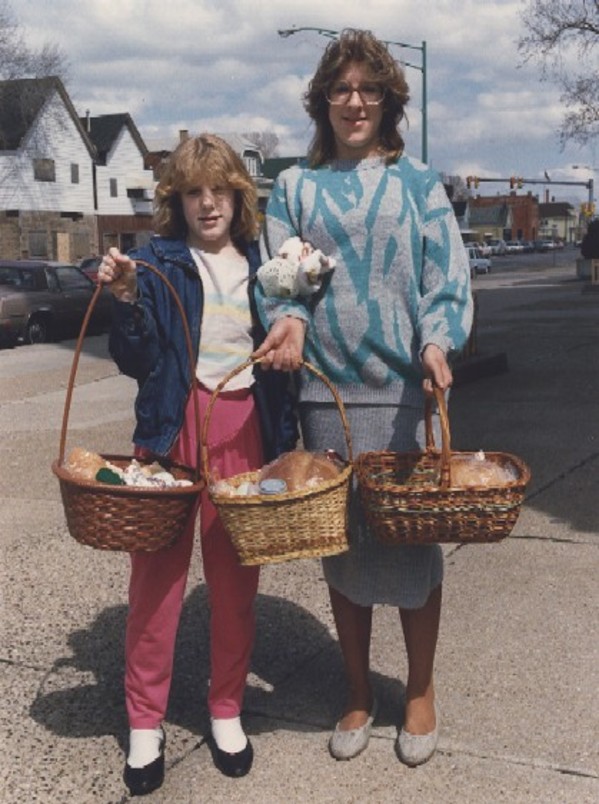 Swienconka:woman with girl and 3 baskets by Marion Faller