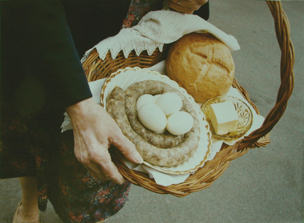 Swienconka:girl w/basket,blue jacket,pink shirt by Marion Faller