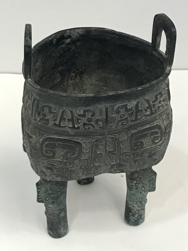 Three-legged Bronze Vessel, Image 4.