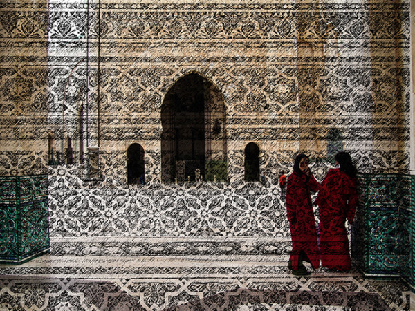 Mezquita y Niñas de Rojo by Gabriel Sanchez Viveros