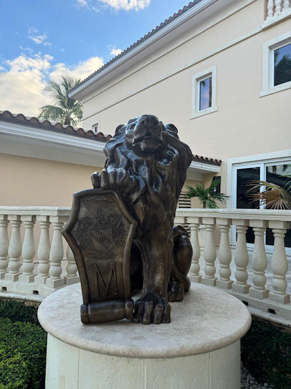 Lion . Right side by Jacinthe Lacroix