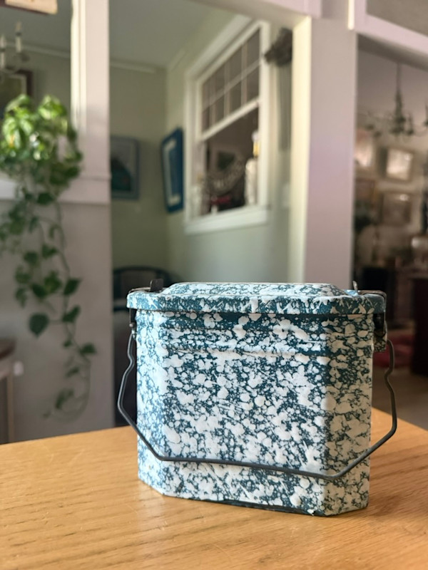 spatterware lunch box