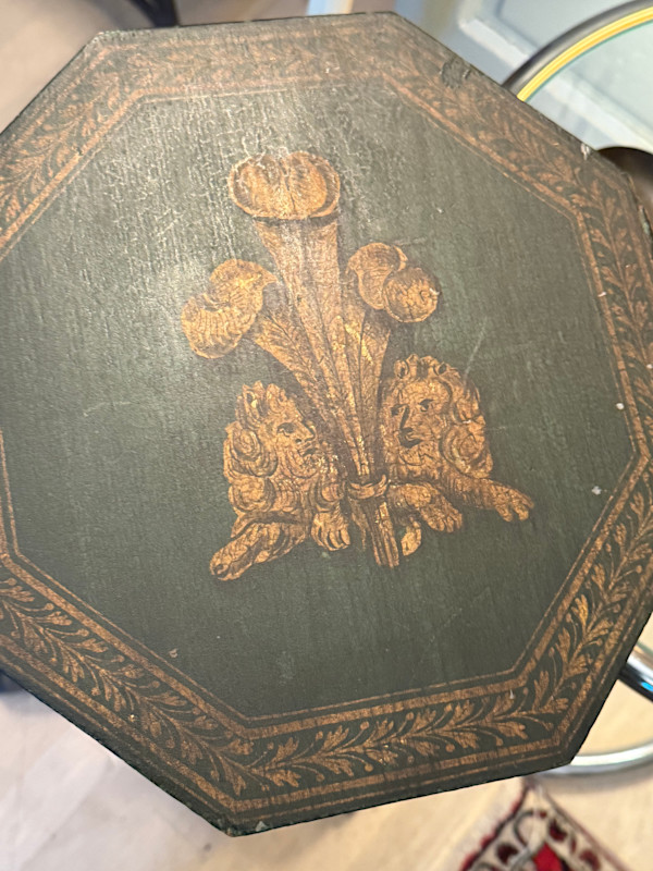 English 1810 Federal candle stand