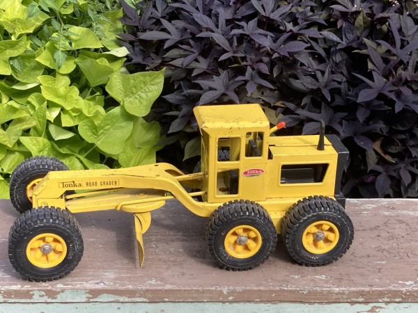 Vintage  earth grader tonka