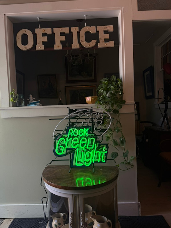 Rock Green light beer neon sign