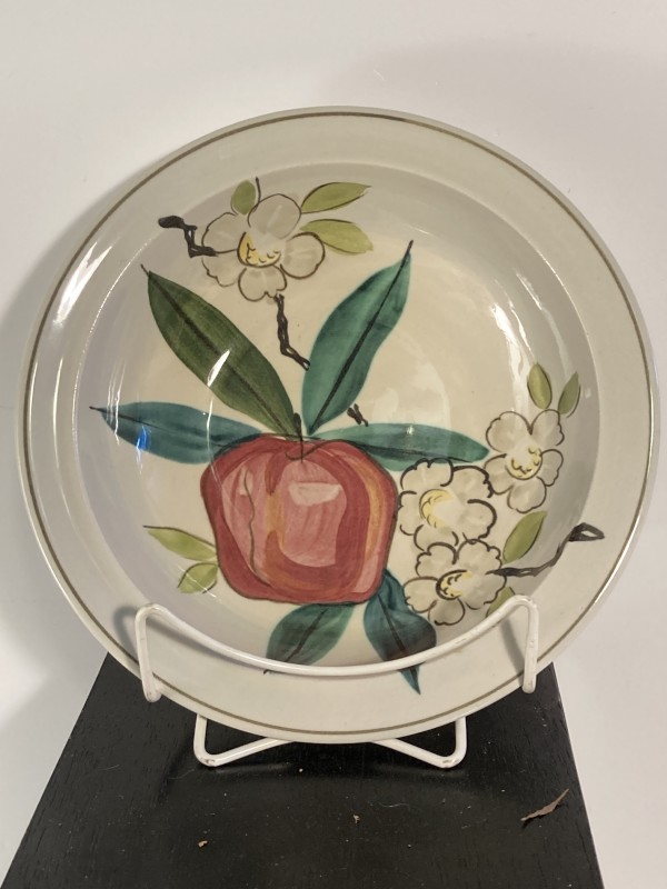 Red Wing apple motif 9" serving bowl