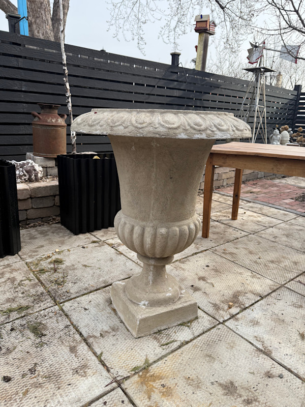 Pair of fiberglass urns, Image 1.