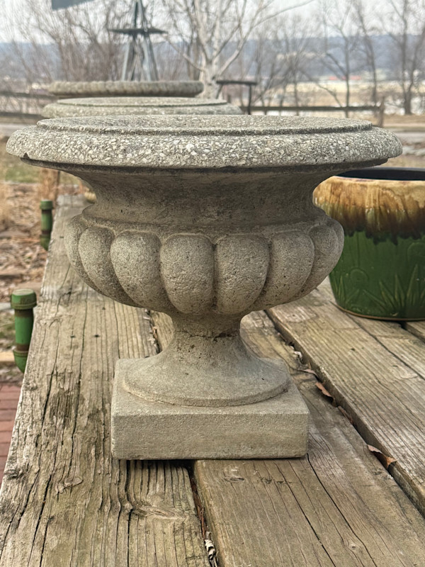 Cement classic urn, Image 3.