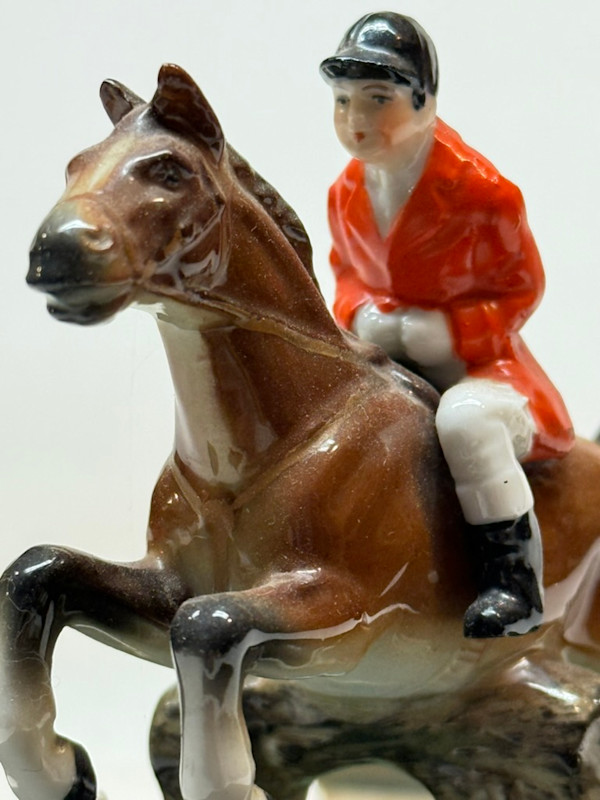 Porcelain horse and hounds fox hunt figure
