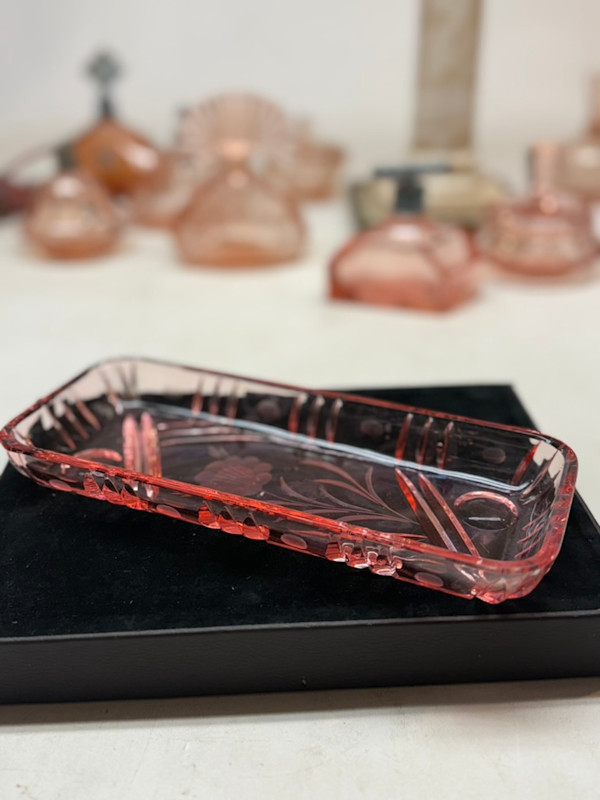 Art Deco pink ring tray