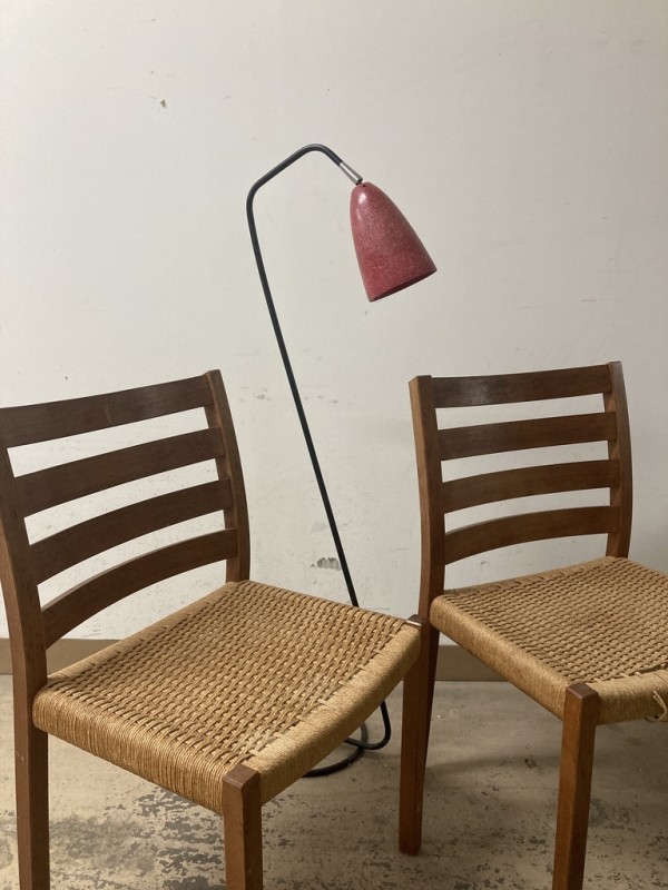 Modern single black rod floor lamp