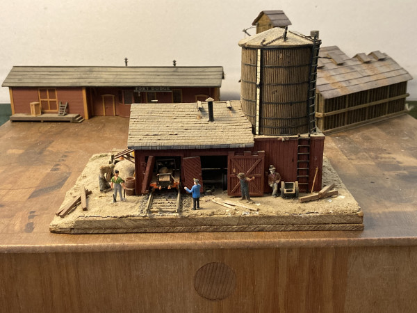 HO gauge train repair building