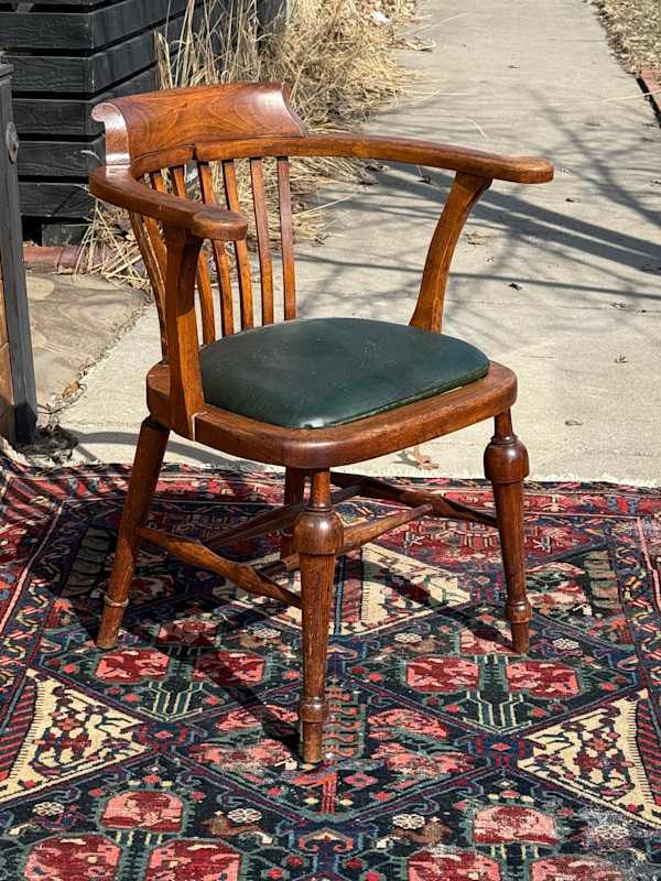 Captains chair, Image 1.
