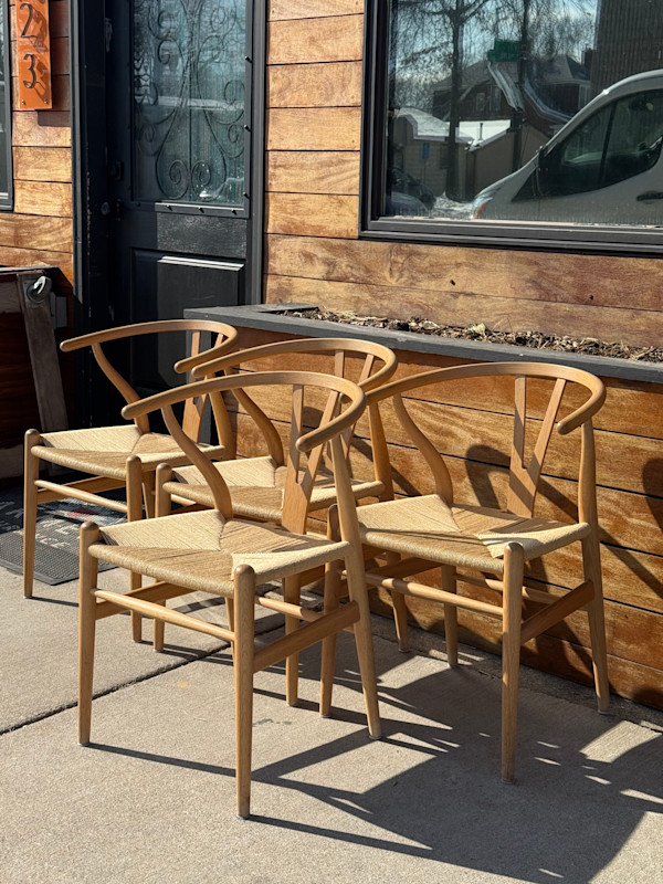 Set of 4 Hans Wegner Wishbone chairs, Image 2.
