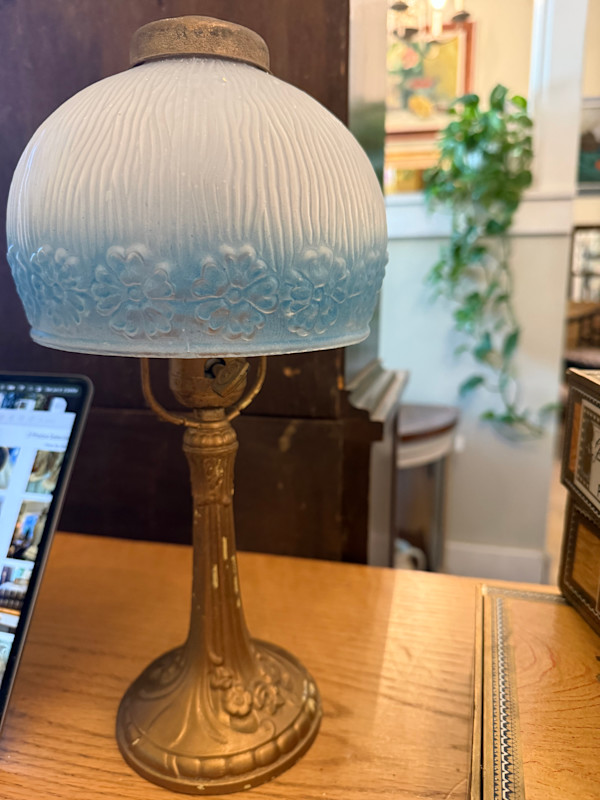 Art glass 1930's table lamp, Image 1.