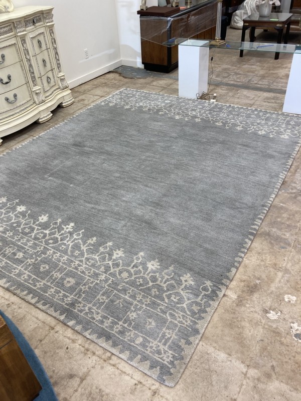 Grey machine made rug