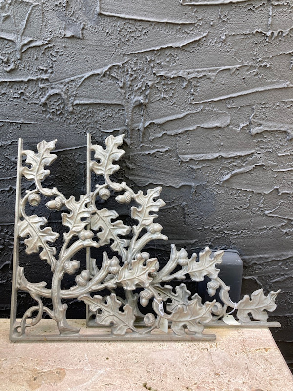 cast iron oak leaf brackets