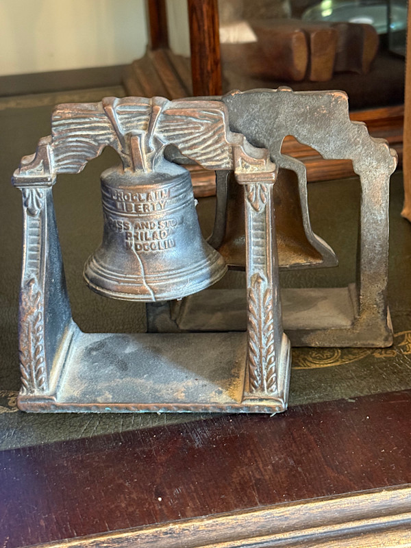 Liberty bell bookends, Image 1.
