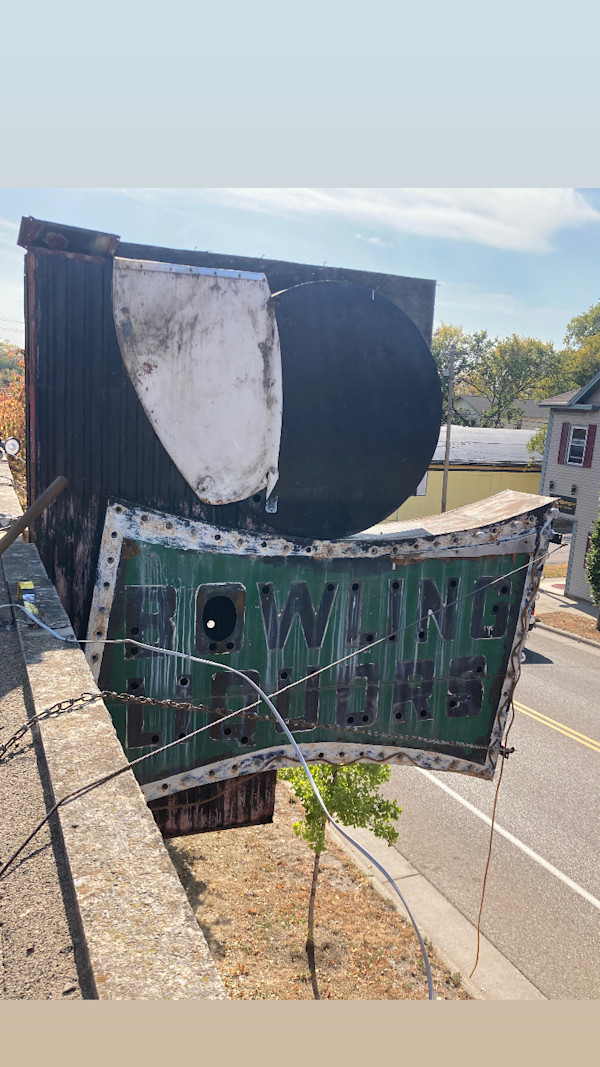 1952 Bowling and Liquor marquee sign