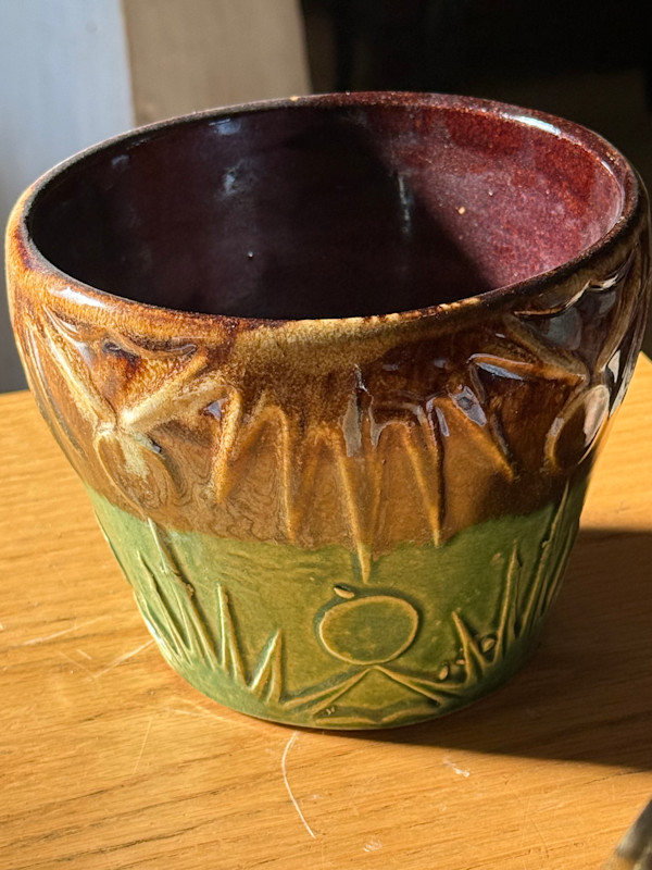 Small McCoy planter, Image 1.