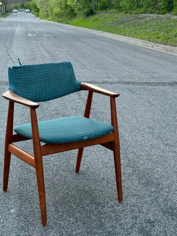 Danish chair by  ERIK KIRKEGAARD, Image 1.