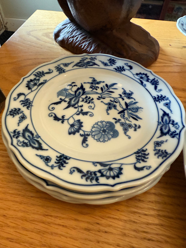 blue Danube medium plates (4)