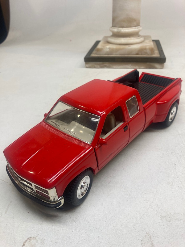Die cast toy semi