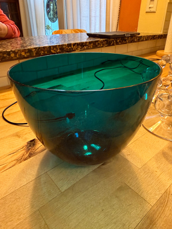 Scandinavian art glass bowl, Image 1.