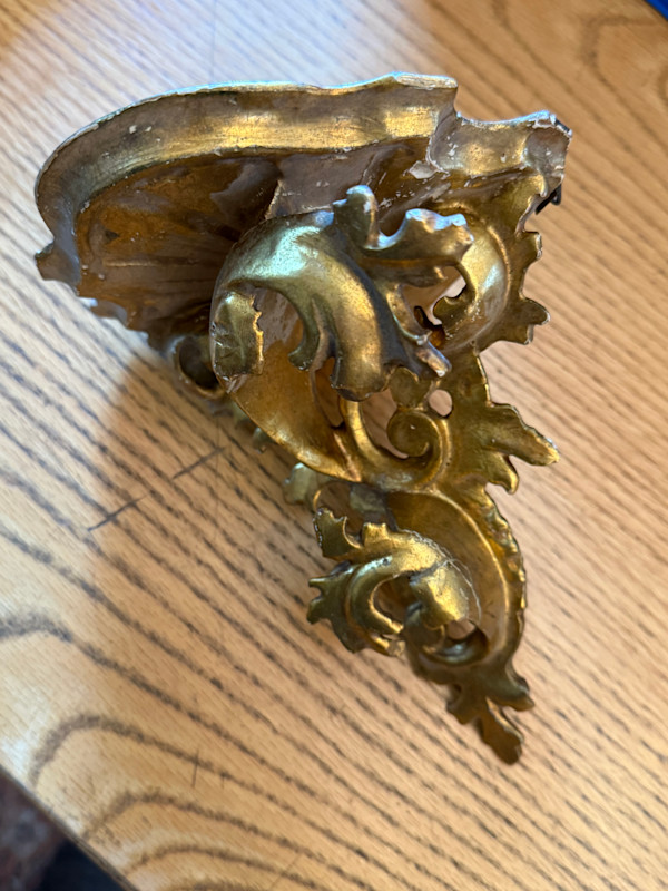 Italian carved gold leaf corner shelf