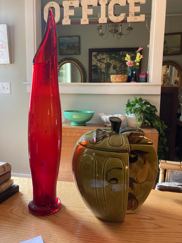 Red art glass finger vase