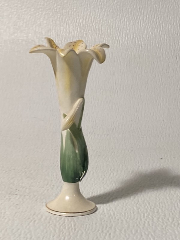 Lefton flower vase