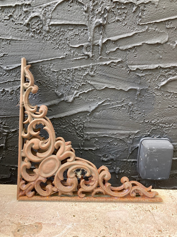 cast iron ornate brackets
