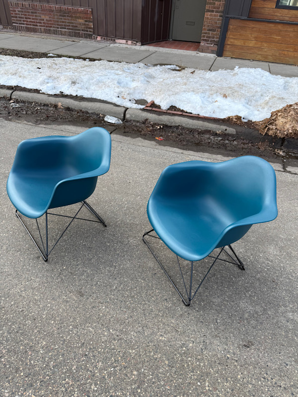 Eames LAR chair (Low sitting lounge chair)