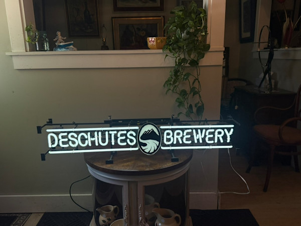 Deshutes beer neon sign