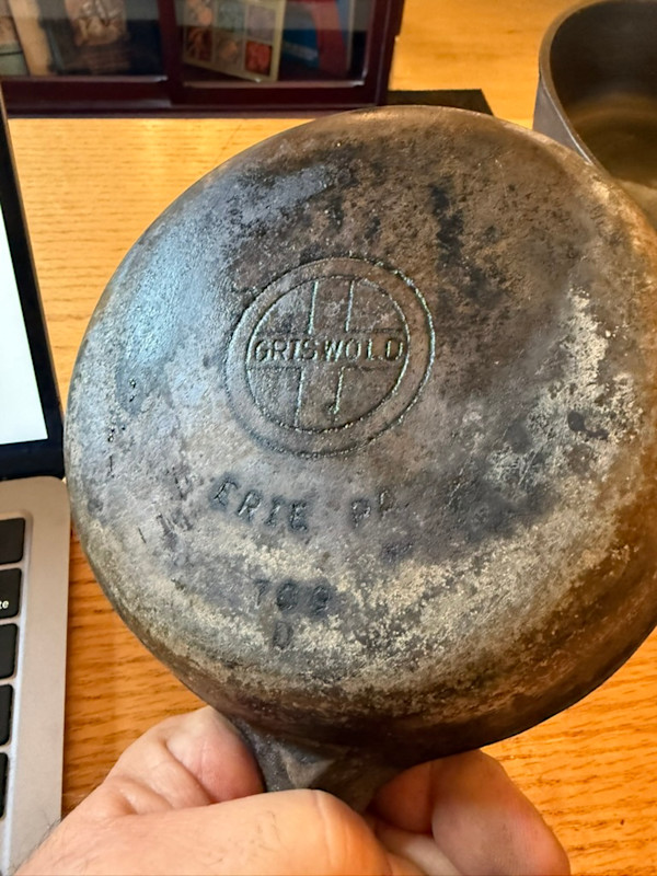 #3 Griswold cast iron pan 739D