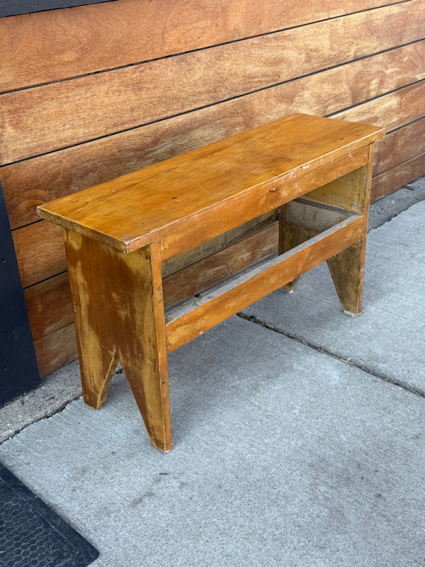 Primitive bench, Image 2.