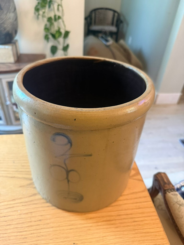 Red Wing 2 gallon crock