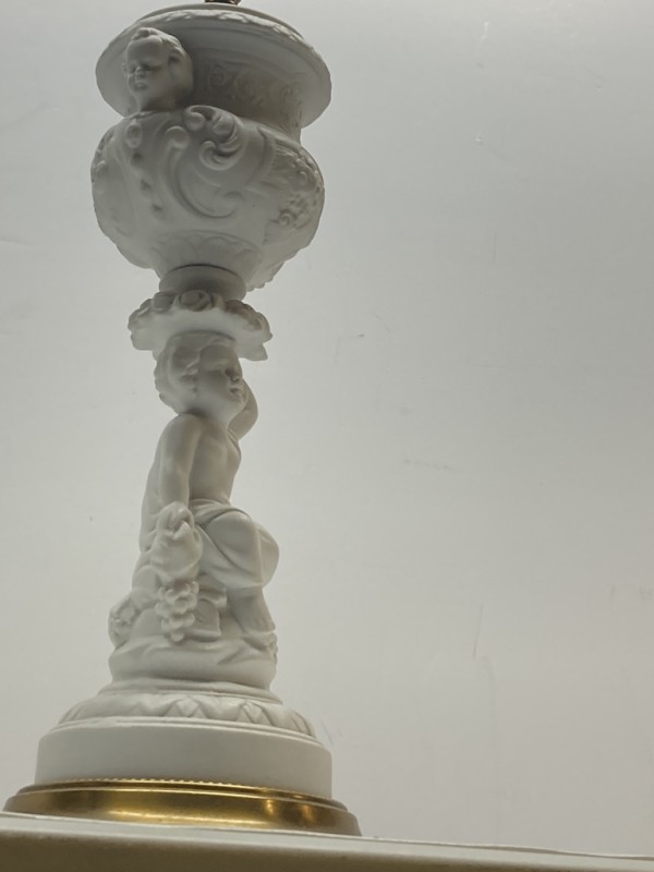 Porcelain Cherubial lamp