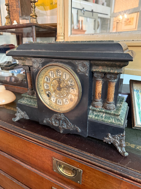 Vintage mantle clock