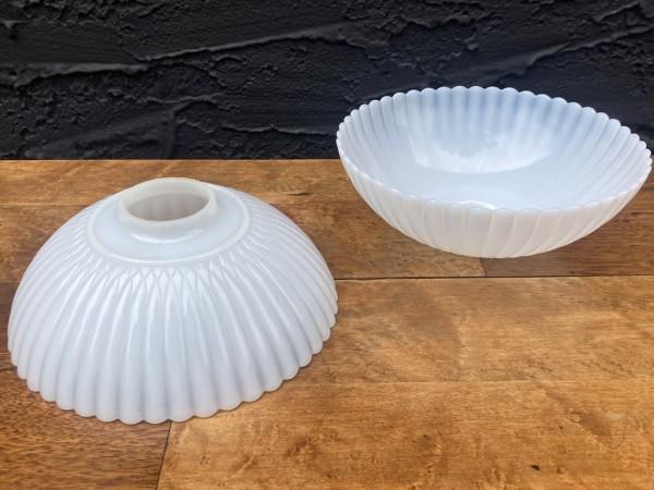 Pair of clamsbroth art glass shades